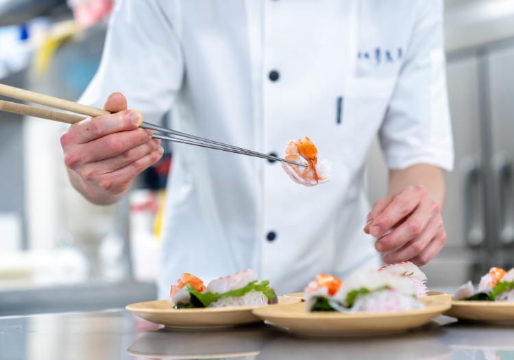 天然鯛・鱧・とらふぐ、特選淡路牛、淡路たまねぎ―御食国の食材と日々向き合います。