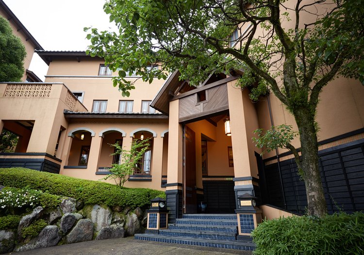 ハミルトン宇礼志野 × レストランサービス