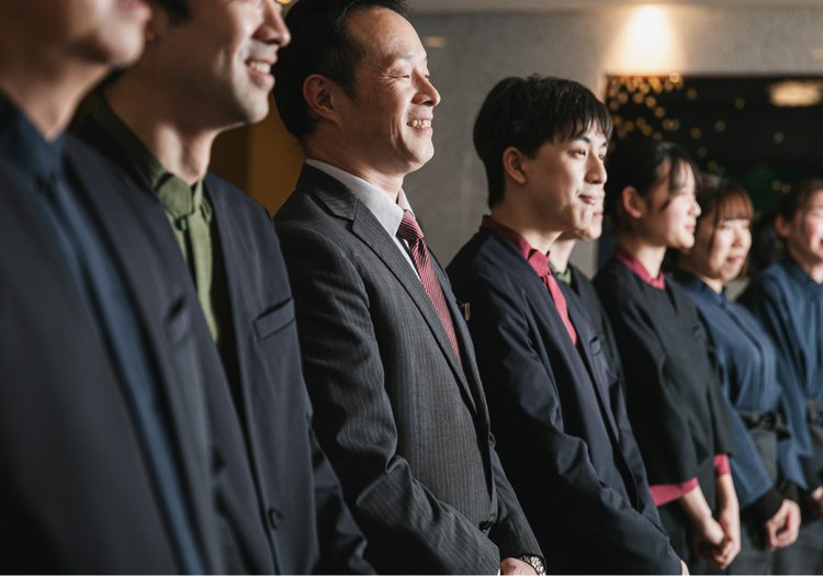 明るく協力し合うスタッフ。チームワークを大切に、未経験から成長できる職場です。