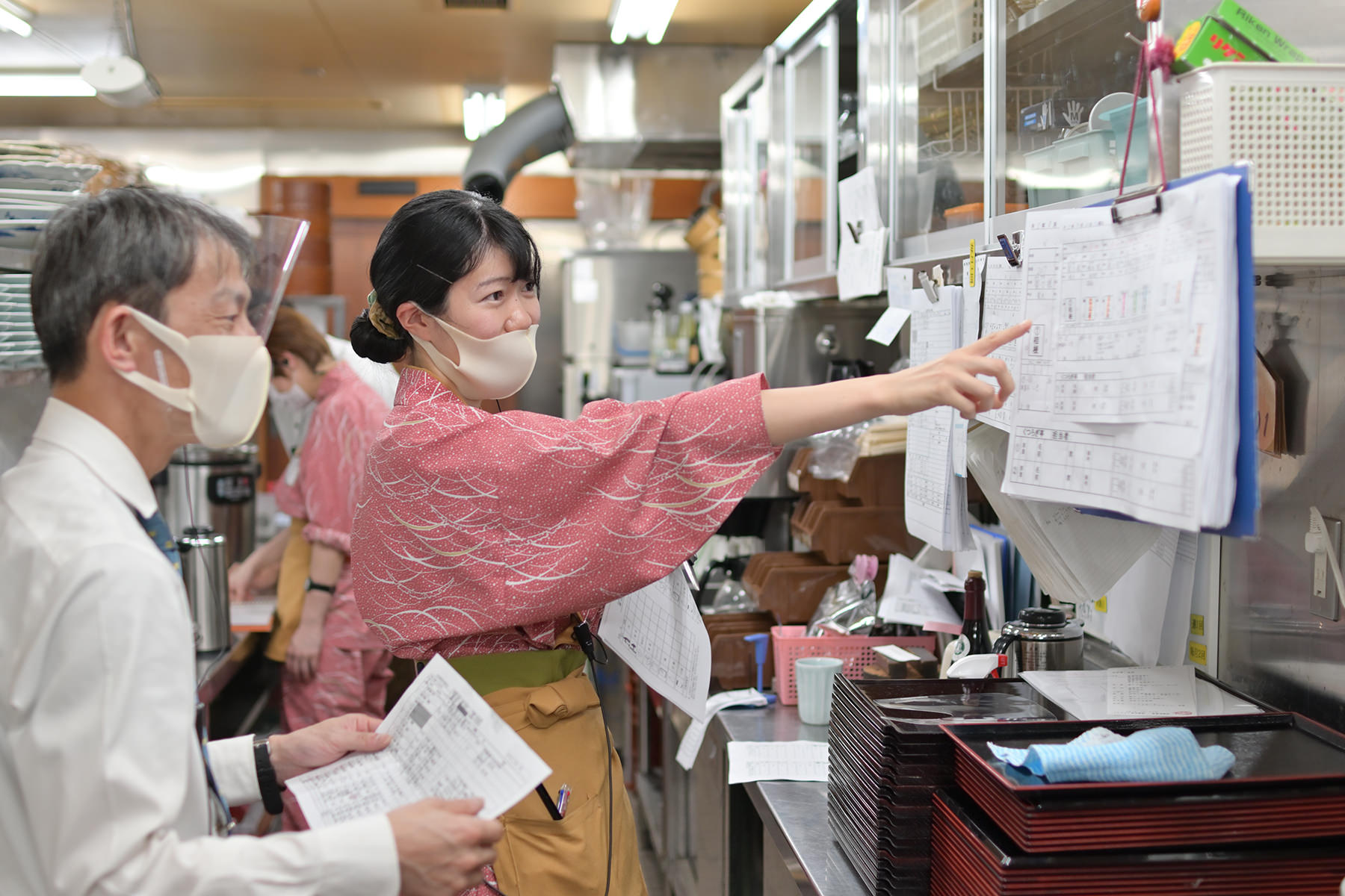 月5,000円～7,000円の単身寮あり！ネット環境も完備 「土地勘がないし、住むところも見つかるかな…」という方もご安心ください。管理費込みで月5～7千円で住める単身寮をご用意しています。勤務地までは徒歩5～15分ほど、近隣のコンビニまで車で10～30分ほどと生活に不便もなく、無線LAN完備でネット環境もばっちり。静かな土地でゆっくりと暮らしたい方や、特徴ある宿泊施設で働いてみたい方、未経験からおもてなしスキルを学びたい方など、動機はなんでもOK！まずは気軽にお問い合わせください。温かな仲間と一緒に、新天地で新しい毎日をスタートしませんか？