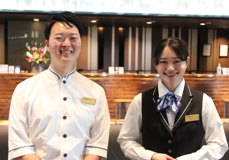 ホテルを通して、一緒に熱海を盛り上げてくれる仲間を募集！ 「ラビスタ熱海テラス」の募集にあたり、私たちは2つの意欲を持った方を歓迎します。1つ目はおもてなしの心。特に、お客様一人ひとりに対し「何かしてほしいことや、困ったことはないか？」を常に考えることです。この心構えには、経験・未経験の差はないと考えております。もう1つが、「熱海を盛り上げたい」という気持ち。私たちが目指すのは単なるホテルではなく、街の新たなシンボルとなるようなホテルです。その実現に向け、新しいホテルと熱海の未来を、共に創りましょう！熱意あるあなたのご応募をお待ちしております！