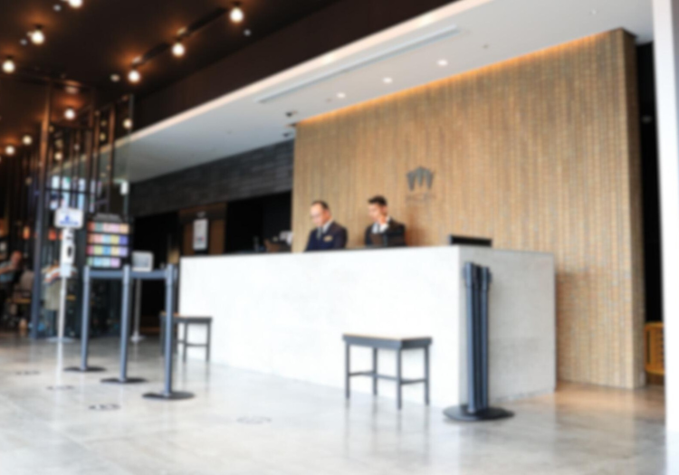 福利厚生が充実！安定した運営で働く社員をサポート 「株式会社三交イン」では、安定企業ならではの給与形態と休暇制度、充実の福利厚生をご用意しています。賞与年2回（令和3年度実績）、各種手当、産休育休、研修制度、グループ各社の優待あり。育児休暇に関しては、男性を含めこの2年で3名の取得実績あり！当社の運営母体は、東海圏を中心に幅広い事業を行う「三重交通グループホールディングス株式会社」。その一員として、東京・静岡・愛知・三重・京都・大阪に全15軒のビジネスホテル「三交イン」を展開しています。正社員として長く働ける環境を整え、あなたをお迎えします！