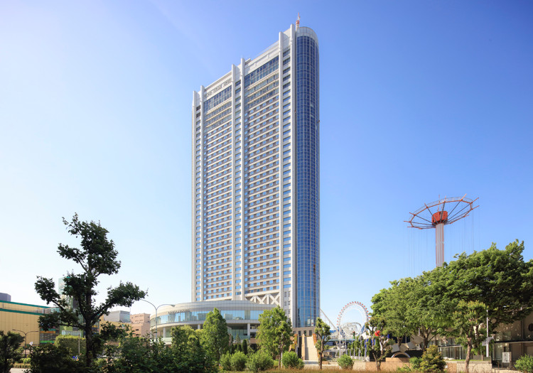 2023年春にリニューアルされた都内有数の超高層ホテルには「楽しさ」が満載！ 高さ155m、43階建てという超高層ホテルには全1,006室の客室をご用意しています。また、2023年春には開業以来初となる高層階の大幅リニューアル。「Tokyo Retreat」をテーマに、大人の隠れ家にふさわしいホスピタリティ空間へと生まれ変わりました。また、プロ野球チームとコラボした客室や、最上階の絶景のお楽しみいただけるスカイラウンジなど、東京ドームホテルならではの心躍る楽しさが満載。ホテル直営の各レストランも、それぞれ異なるコンセプトのもと多彩なお料理をご提供しています。