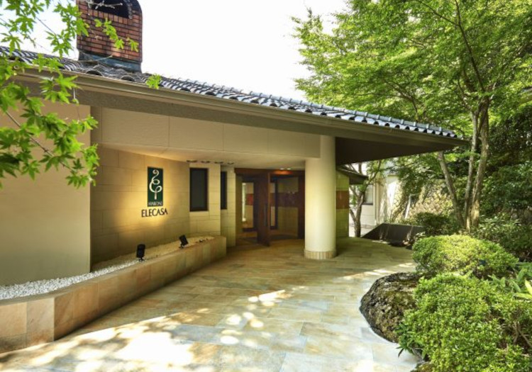 株式会社箱根エレカーサ 箱根・強羅の高台に立つ全14室の隠れ家ホテル。働く人にも優しい環境を整えました