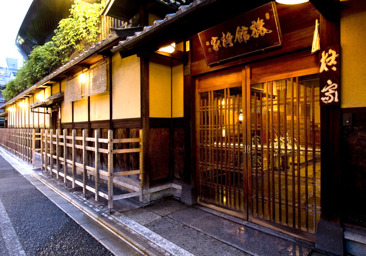 柊家株式会社 京都屈指の老舗旅館として伝統を受け継ぎつつ、時代の変化にも柔軟に対応しています