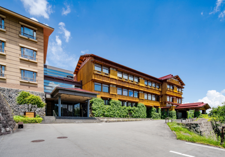 十和田ホテル株式会社 十和田湖のほとりに立つ「登録有形文化財」で、特別なおもてなしをしませんか？