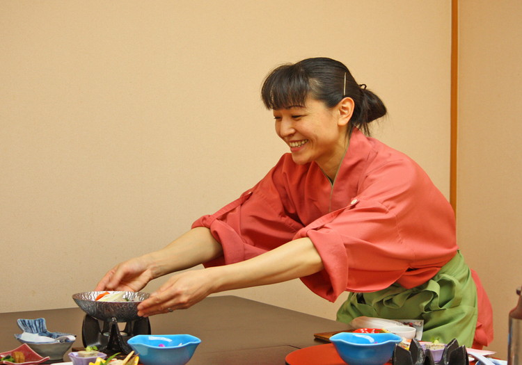 アルバイトスタッフも同時募集！週1日～シフト相談OK。 無理なく都合に合わせて働きたい方や、家庭と両立しながらお仕事を始めたい方も歓迎！「セイコーグランドホテル」のレストランで接客を担当するレストランサービススタッフとして、パート・アルバイトでの働き方も可能です。時給1,000円～1,300円、週1日以上、1日4時間～シフト相談が可能なので、都合に合わせて無理なく働ける環境です。また、正社員登用制度もあるため、ゆくゆく余裕ができたらフルタイムで働きたい…といった方にも最適。接客業務が初めての方も、丁寧にお教えするのでご安心ください。