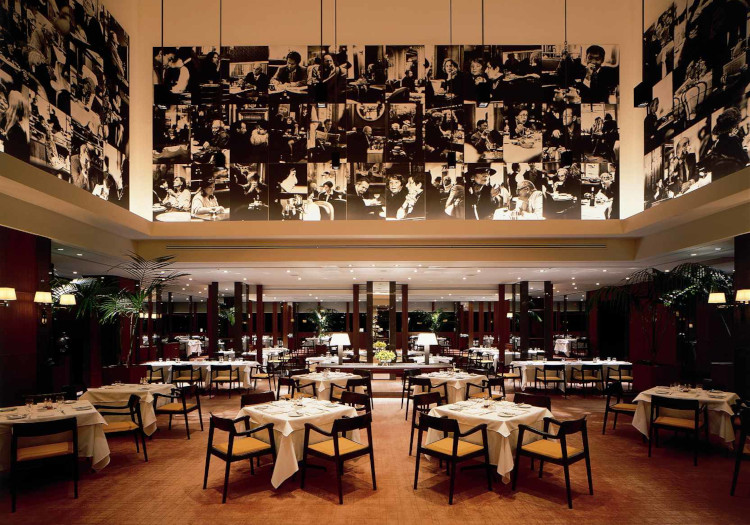 世界的著名人から愛され、映画の舞台にまで。刺激ある環境を職場へと。 日本のラグジュアリーホテルの礎を築いたとも言われる当ホテル。世界各国のゲストが特別な1日をお過ごしになります。洗練されたサービスが評価をいただき、著名人からも信頼を獲得。映画の舞台として取り上げられたこともあるなど、独自の立場を築いてきました。こうした環境で働くからこそ、お客様と向き合う日々は従業員にとっても特別なもの。お祝いやサプライズ、スケールの大きなご要望にも全身全霊でお応えしていきますので、試行錯誤した他にない経験が、ホテル人材に豊かなキャリアをもたらすことになるでしょう。