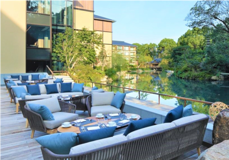フォーシーズンズホテル京都 世界的ラグジュアリーホテルが創り出す、京都東山の美しき名庭に溶け込む極上の体験