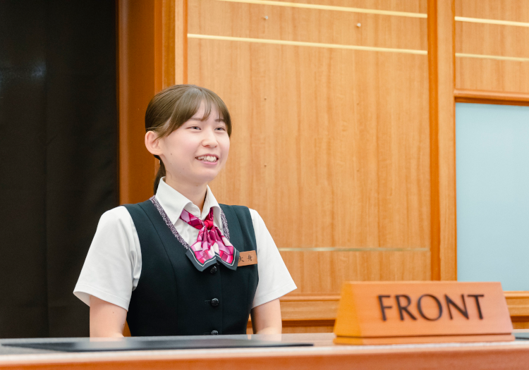 未経験から地域おこしのプロへ。あなたの挑戦を後押し。 「観光や宿泊業界の仕事は初めて」という方も、どうぞ安心してください。一般財団法人かわかみ源流ツーリズムでは、専門的な知識よりも、目の前のお客様を大切に思う気持ちを重視しています。少人数の組織だからこそ、一人ひとりのアイデアが形になりやすく、若手からベテランまでフラットに意見を交わせるのも魅力の一つです。地域の方々とも触れ合い、頼りにされる経験は、あなたの人生にとって大きな財産になるはず。村の未来を担う仲間として、あなたらしい接客でお客様を笑顔にし、活躍できる環境をご用意しています。