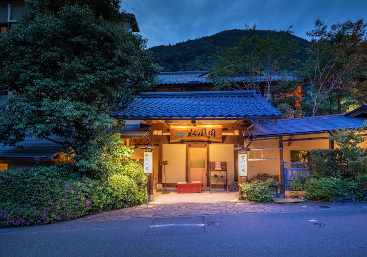 株式会社水鳳園 日本三名泉の旅館でやりがいを見つけませんか？寮・退職金などあり