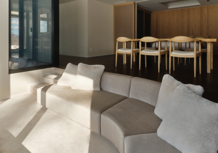 オープニングスタッフとして、新しいホテルの幕開けを彩る！ 当社では、宿泊部門・料飲部門・調理部門の各ポジションでオープニングスタッフを募集中です。新しいホテルのスタートを全員で創り上げる、大きなやりがいがあります。また、未経験OKの求人でも、月給250,000円〜の好待遇をご用意しております！他には、海外から観光で訪れた方や富裕層のお客様が多く訪れることが想定されるため、英語に自信のある方はスキルを発揮することができ、その上で質の高いサービスが身に着く環境です！経験を活かし自分らしく働ける場所で、思い描いてきたキャリアを叶えてみませんか？