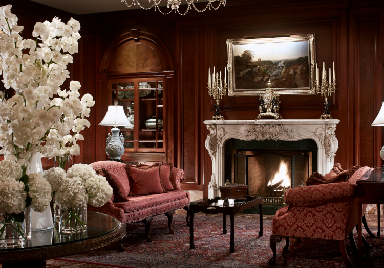 2024年、「承継と新生」をコンセプトに掲げ改装 大阪駅から徒歩5分の好立地、24階～37階の高層階の客室、国内外から高評価を獲得しているレストランを揃えた当ホテル。2024年秋より、「承継と新生」をテーマに改装し、ヨーロピアンクラシックな空間と共に更なる快適さを追求しています。開業以来、心のこもったパーソナルなおもてなしを心掛け、今後も「We are ladies and gentlemen serving ladies and gentlemen.」（紳士淑女をおもてなしする私たちもまた紳士淑女です。）をモットーに、最高のサービスを提供し続けます。