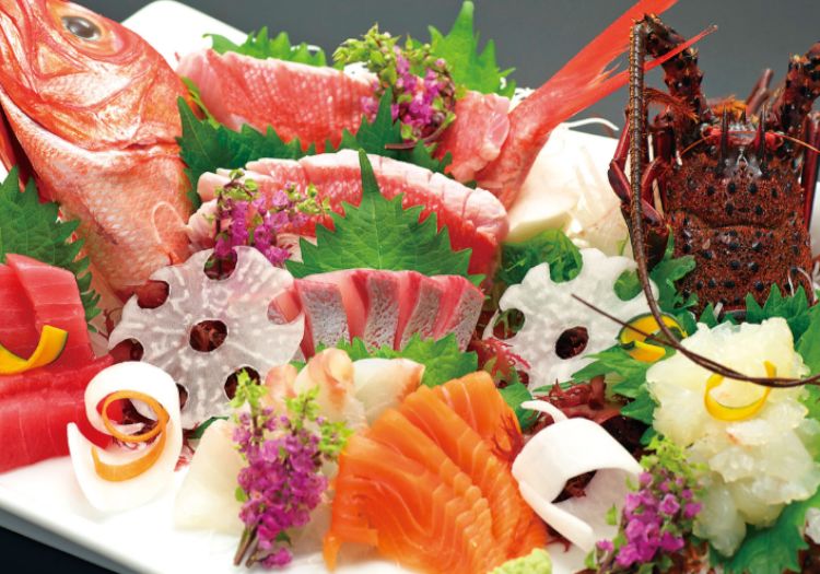 銚子ならではの新鮮な鮮魚や野菜を使った会席料理をご提供しています。