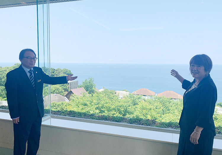 日本海が眼下に広がる大人の為の贅沢な隠れ家でおもてなしできます。