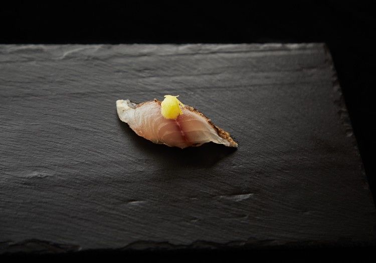 瀬戸内の魚と寿司を組み合わせた独自のコース料理が楽しめます。
