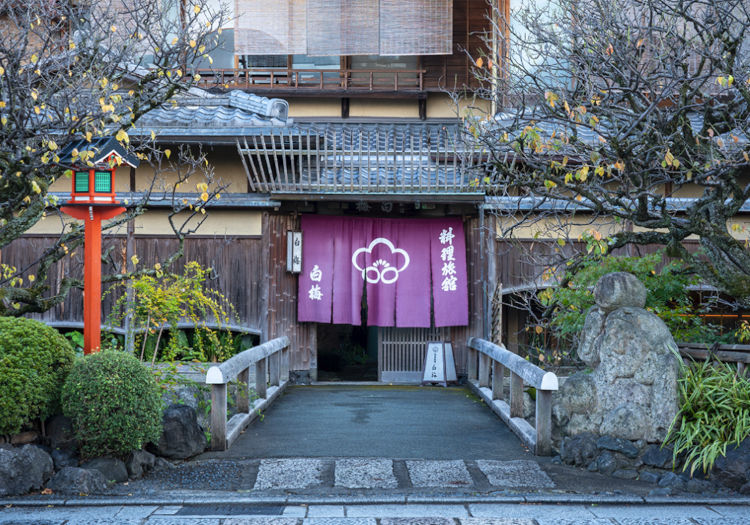 料理旅館白梅 × 仲居