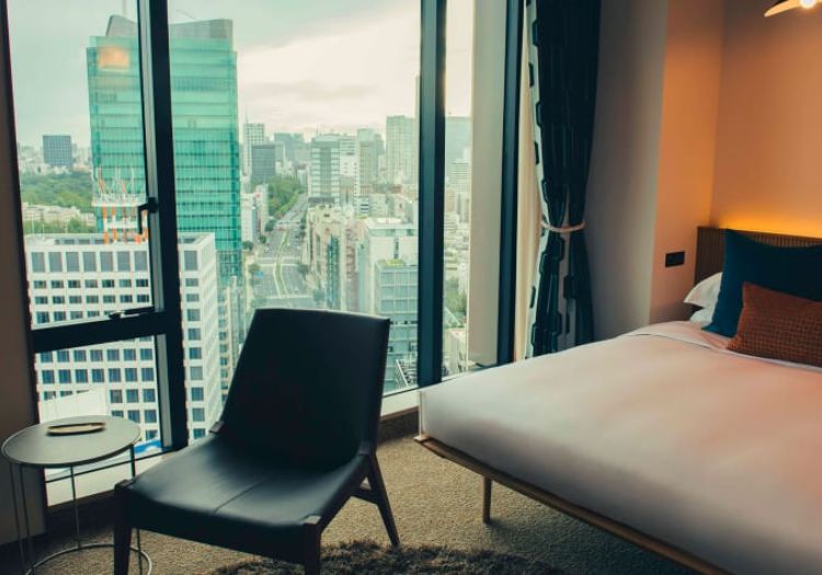 THE AOYAMA GRAND HOTEL × フロント