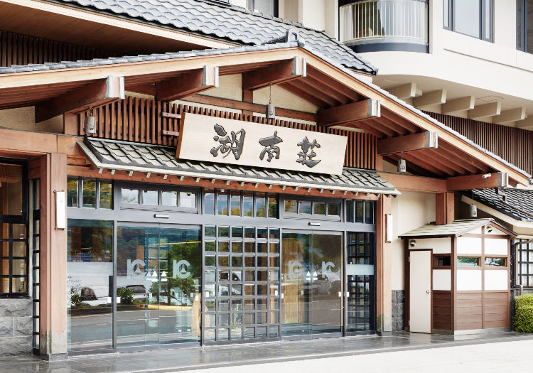 創業73年の老舗高級旅館。お客様が心から癒される空間を目指しています。