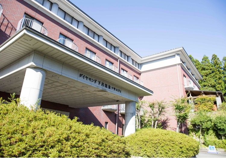 ダイヤモンド下呂温泉ソサエティ × サービススタッフ