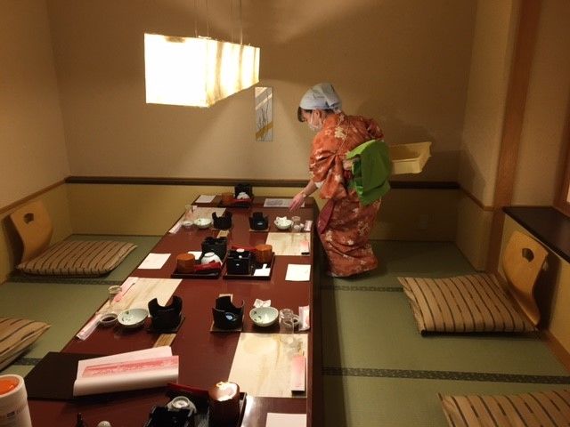 毎食、丁寧に配膳の準備をしていきます。