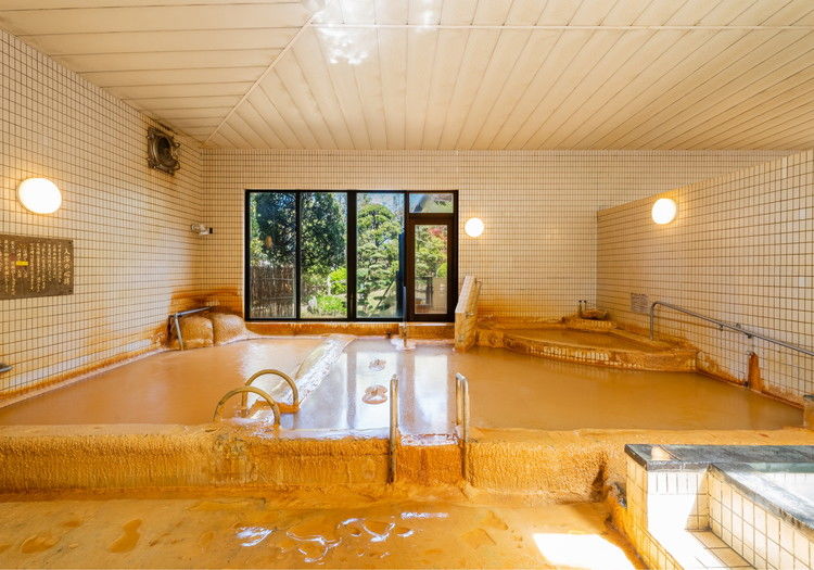 花山温泉薬師の湯 × サービススタッフ