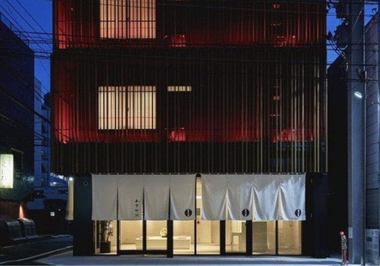 THE HOTELS HAKATA 春重新館 × フロント