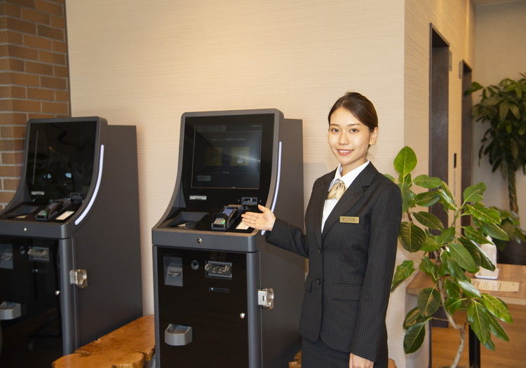 森林ホテル × サービススタッフ