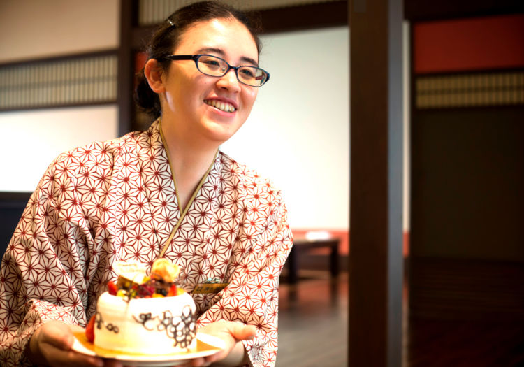 熱海温泉 湯宿一番地 × サービススタッフ