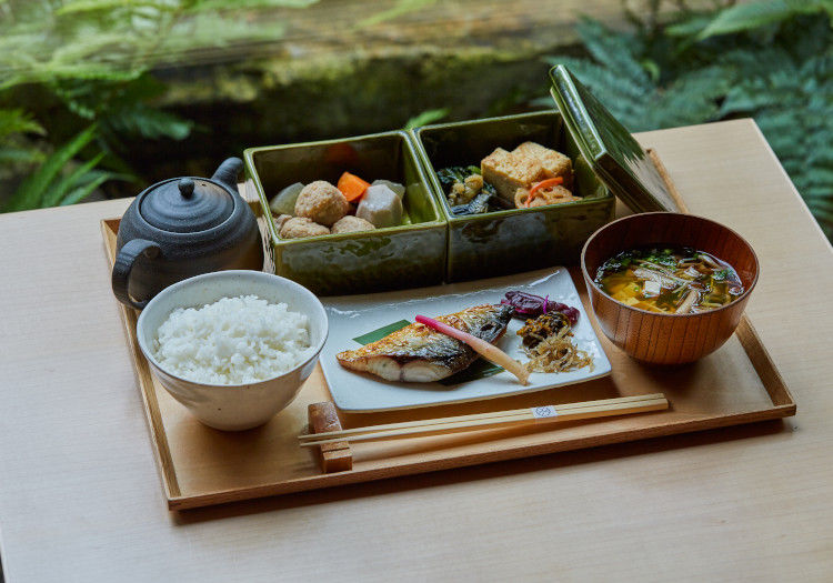 ONSEN RYOKAN 由縁 新宿 × 和食