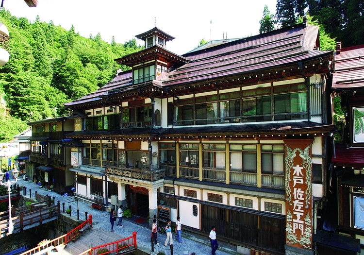 能登屋旅館 × 仲居