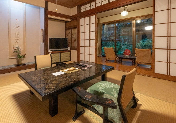 お宿 花かんざし × 仲居