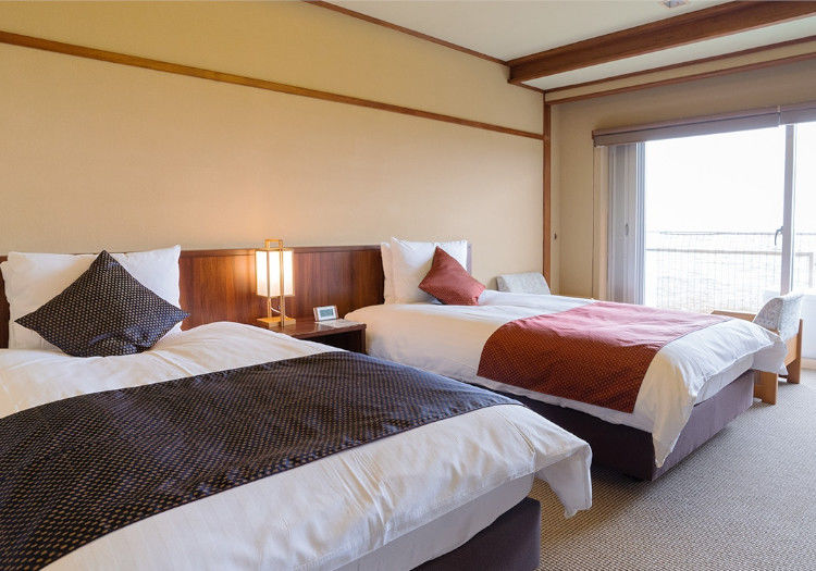 指宿 ベイヒルズ HOTEL＆SPA／別邸天降る丘 × サービススタッフ