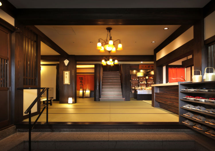 おおみや旅館 × サービススタッフ