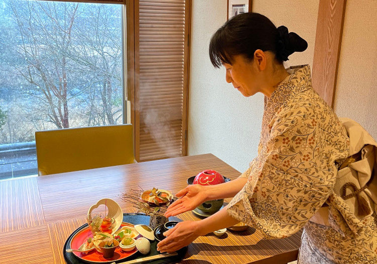 嵯峨沢館 × レストランサービス