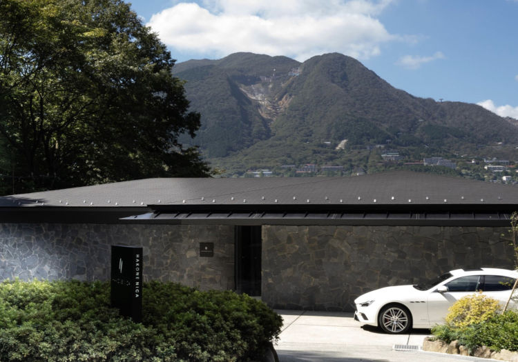 HAKONE NICA × 支配人・副支配人・女将