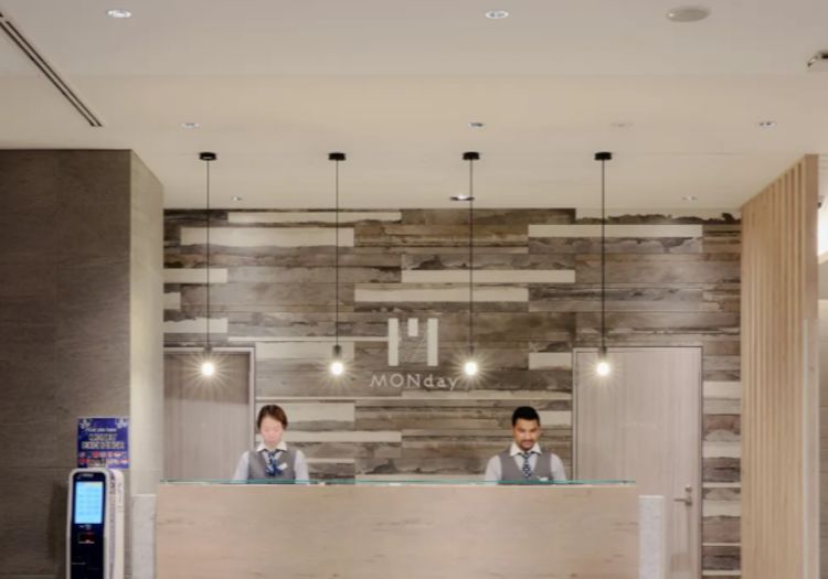 hotel MONday 羽田空港 × フロント