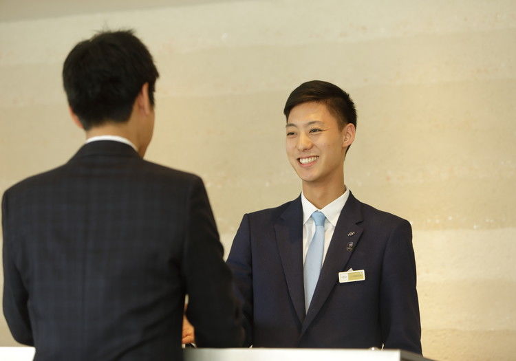 日本青年館ホテル × フロント