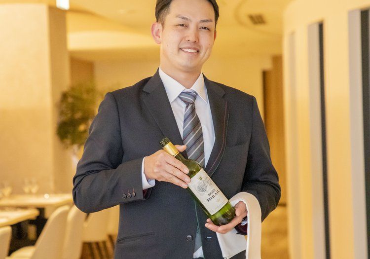 ドリンクのご提供も担当します。ソムリエ資格をお持ちの方は歓迎いたします。
