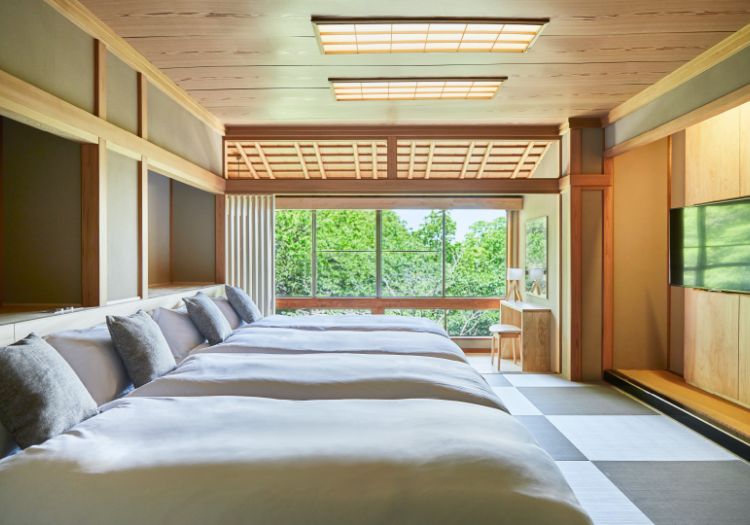 ANDO HOTEL 奈良若草山 × サービススタッフ