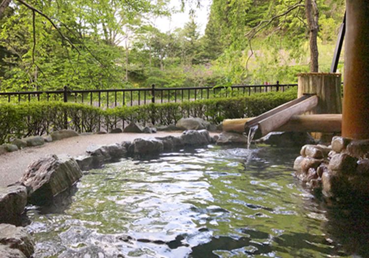 当館の温泉は、無色透明でお肌にも優しい土湯の天然温泉を掛け流しています。