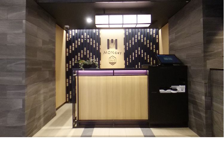 MONday Apart Premium 銀座新富町 × フロント