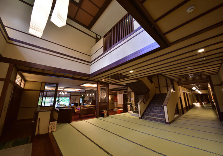 おたる・宏楽園 × 仲居