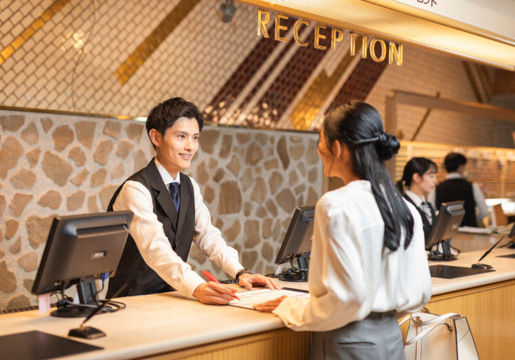 リバーサイド上田館 × サービススタッフ