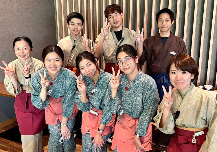 宮島グランドホテル有もと × 仲居