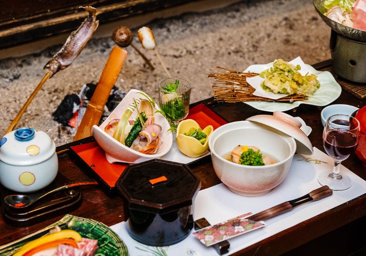 湯西川温泉上屋敷　平の高房館 × 料理長・マネージャー・シェフ