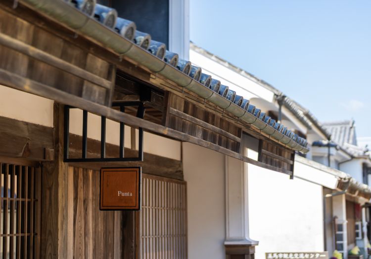 宿泊棟と別建物の古民家イタリアン「Punta」。温かくも先端的なお店を目指します