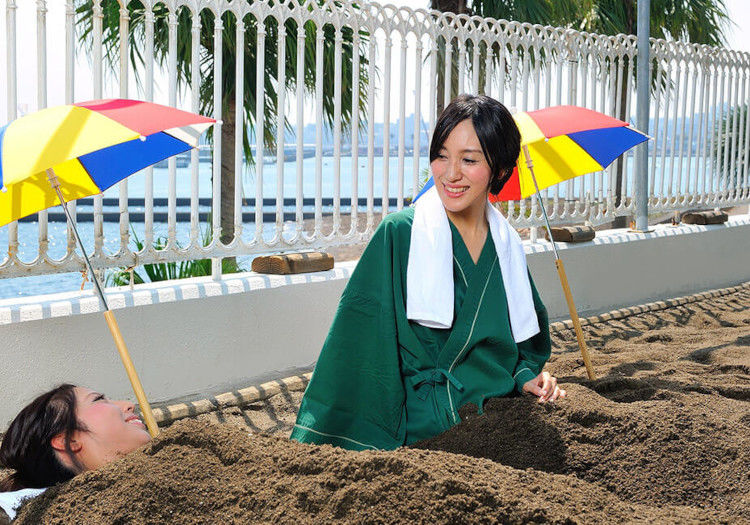 ダイエット効果やデトックス効果がある砂むし温泉は、特に女性のお客様から大好評