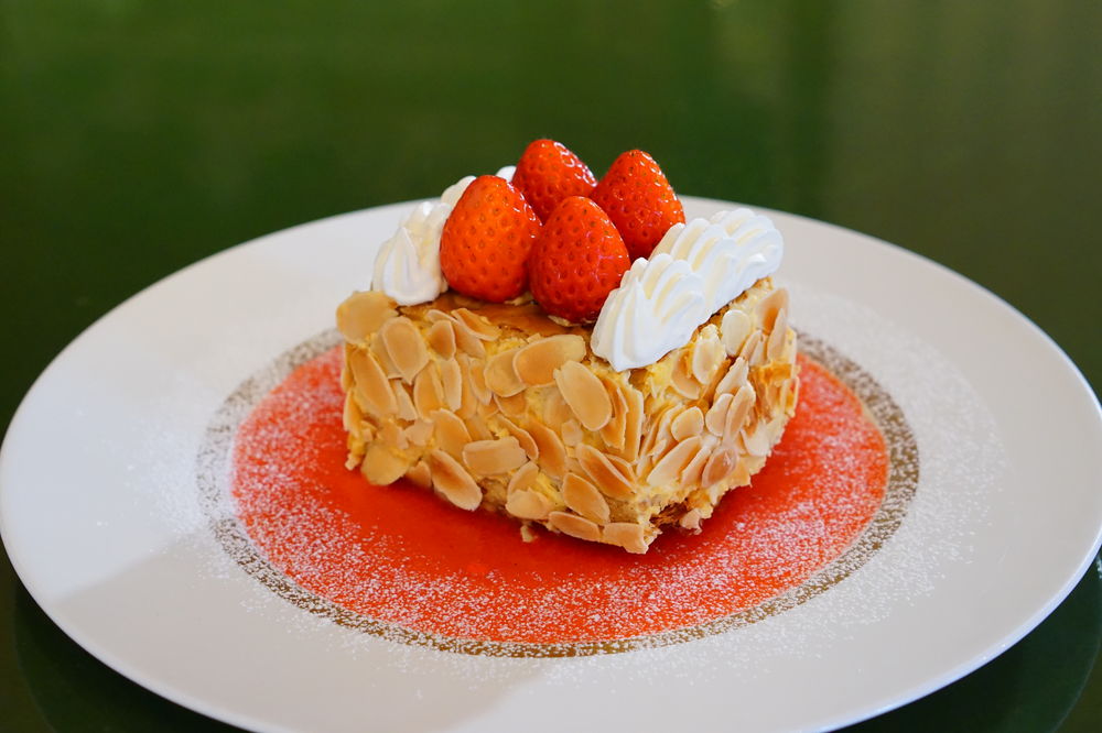 「デザートカフェ長楽館」では、季節ごとの味わいを楽しめる多彩なスィーツをご用意
