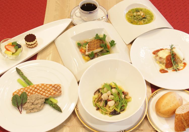上質な食材をふんだんに使用した数々のお料理。味はもちろん、見た目にもこだわります